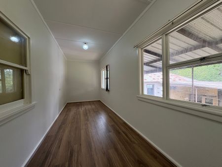 Updated Three Bedroom Home! - Photo 4