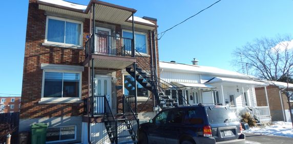 Renovated 5.5 Apartment In Lachine - Photo 2