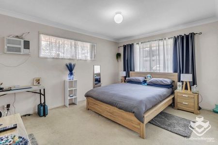 Fully air conditioned, rent includes water, Sunnybank Hills State School catchment, rent includes water - Photo 4