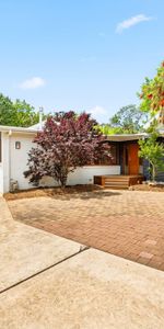 Spacious Family Home with Pool - Photo 3