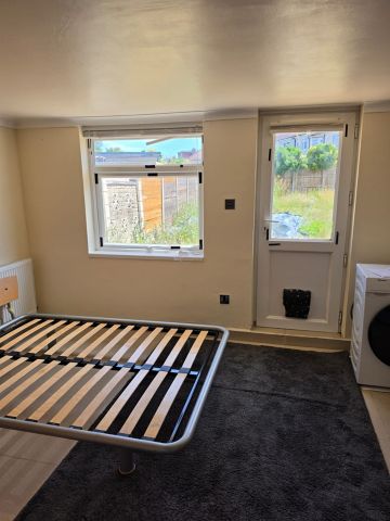 1 Bed Flat, Kenmore Avenue, HA3 - Photo 2