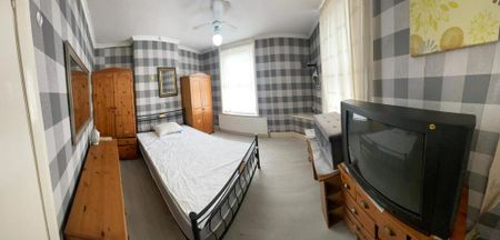 2 bedroom end of terrace house to rent - Photo 5