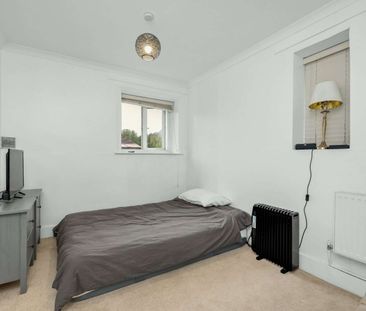 This delightful two bedroom apartment offers a rare opportunity to ... - Photo 5
