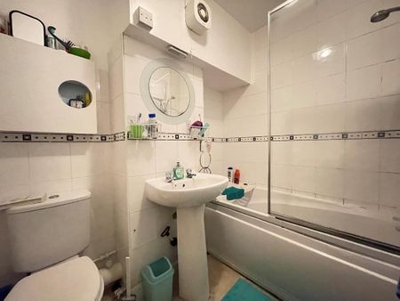 2 bedroom flat to rent - Photo 4