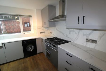 3 bedroom semi-detached house to rent - Photo 3