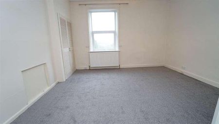 The Grove, Greengates, Bradford, BD10 - Photo 2