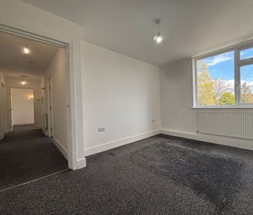 Barley Lea House, Stoke Aldermoor - Photo 2