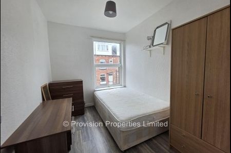 6 Bedroom 2 Bathroom Student Houses - Photo 5