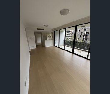 Renovated Modern Comfort 2 bed apartment with Quality and convenien... - Photo 1