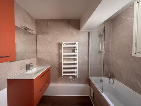 Location Appartement 3 pièces 109m² BORDEAUX 33000 - Photo 2