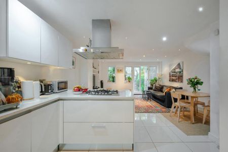 4 bedroom terraced house to rent - Photo 5