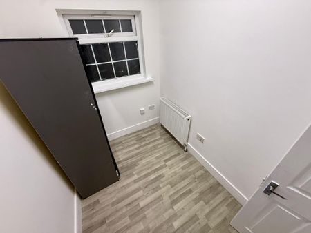 3 bedroom flat to rent - Photo 2