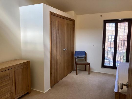 2 bedroom mews to rent - Photo 1