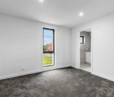 Brand New Townhouse in Prime Ringwood Location - Photo 2