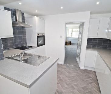 2 bedroom semi-detached house to rent - Photo 4