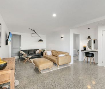 Fully-Furnished Executive Apartment - Ocean Views - Photo 1