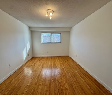 For Lease - 165 Aberdeen Avenue, Vaughan, Ontario - Photo 5