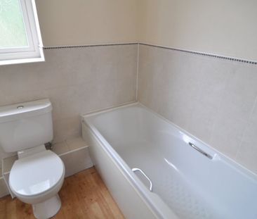 3 bed Town House - To Let - Photo 4