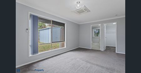 MASSIVE 4 BEDROOM FAMILY HOME- INCLUDES ELECTRICITY! - Photo 2