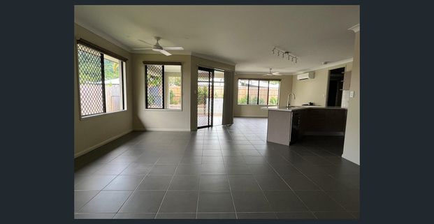 Family home with pool & mountain-view lifestyle - Photo 1