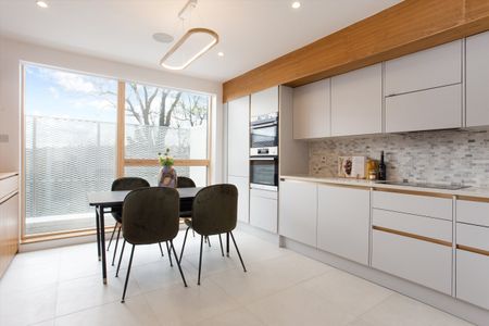 Hillside Road, SW2, London - Photo 3