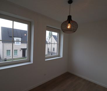 Nieuwbouwwoning met 3 slaapkamers, zolder, tuin en 2 autostaanplaat... - Photo 4
