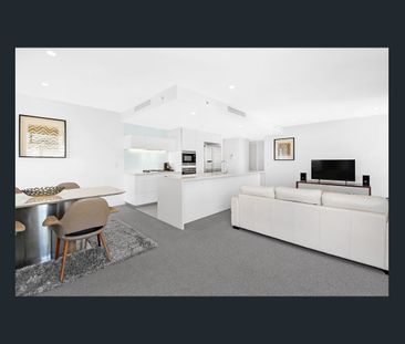 LUXURY FURNISHED APARTMENT IN THE HEART OF BROADBEACH!! - Photo 3
