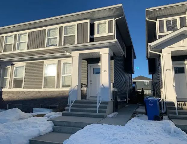 Bright & Modern 3 Bedroom Duplex in Redstone, NE Calgary. | Calgary - Photo 1