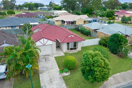 32 Manthey Cres, Bray Park QLD 4500 - House For Rent | Domain - Photo 2