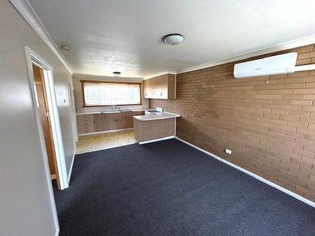 FRSHLY RENOVATED UNIT IN WELL MAINTAINED COMPLEX - Photo 3