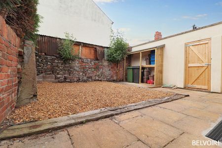 1 bedroom in a house share to rent - Photo 2