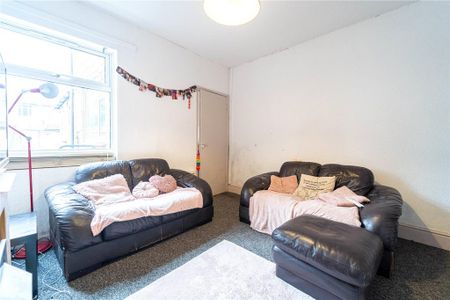 3 bedroom end of terrace house to rent - Photo 4
