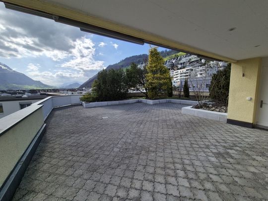 5 1/2-Zimmer-Attikawohnung mit riesiger Terrasse - Photo 1