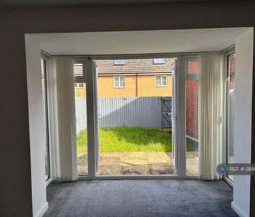 4 bedroom semi-detached house to rent - Photo 1