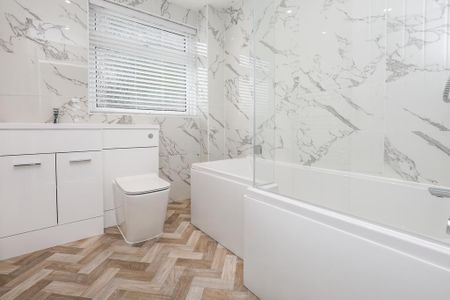 3 bedroom semi-detached house to rent - Photo 4