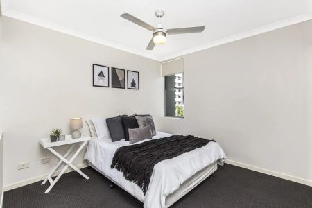 Light-Filled 2-Bedroom Apartment with Balcony, Close to PA Hospital & CBD - Photo 5