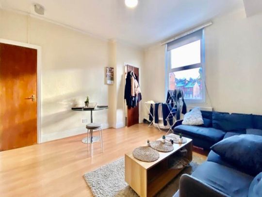 Haddon Avenue (Room 5), Burley, Leeds - Photo 1