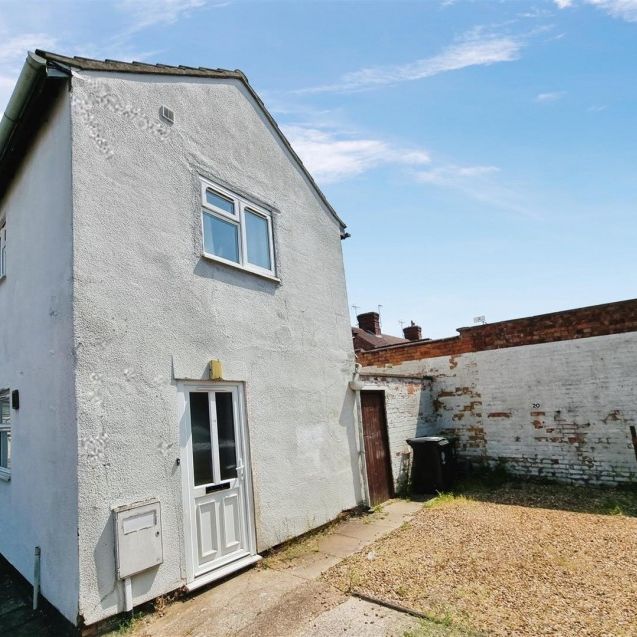 2 Bedroom Maisonette to Rent in Dayton Street, Rushden, Northants, NN10 - Photo 1