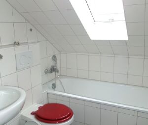 2,5-Zimmer-Dachgeschosswohnung in ruhiger Stichstraße - Photo 3