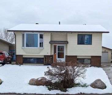 Detached home with great location to schools and LRT access. | Calgary - Photo 1