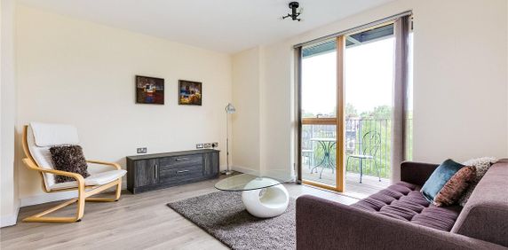 1 bedroom flat in Chiswick - Photo 2