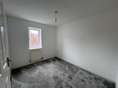 4 bedroom semi-detached house to rent - Photo 3