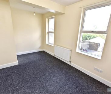 3 bedroom apartment to rent - Photo 2