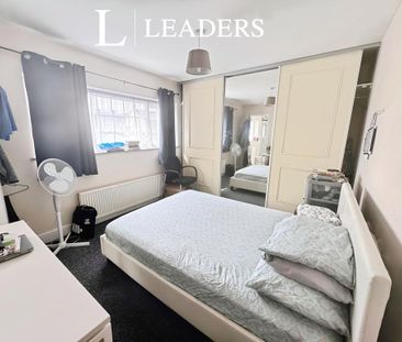 1 bedroom in a house share to rent - Photo 2