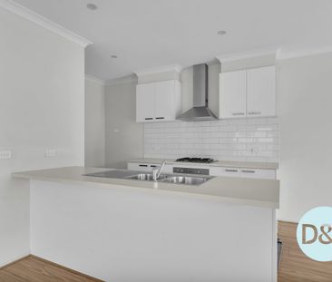 3-Bedroom Home Opposite Park - Photo 2