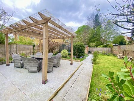 4 bedroom detached house to rent - Photo 4