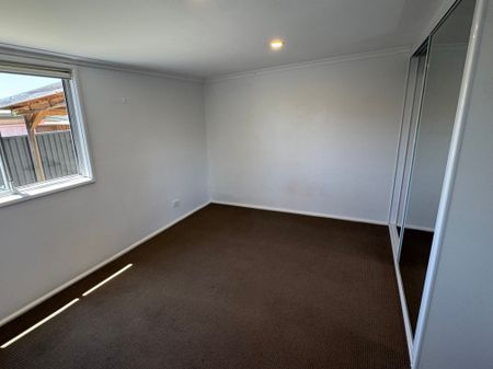 Charming 2 Bedroom Home - Photo 2