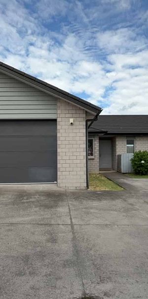 Beautiful Warm 3 Bedroom Home - Photo 2