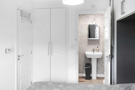 Robin Place, Allington, ME16 - Photo 4