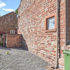 3 bedroom cottage to rent - Photo 2